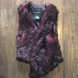 XS Fur Vest Maroon/black accent